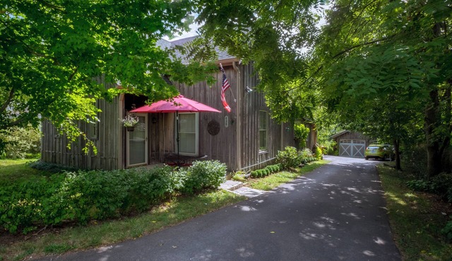 Charming Cottage Conveniently Located In The Heart Of Horse And Bourbon Country