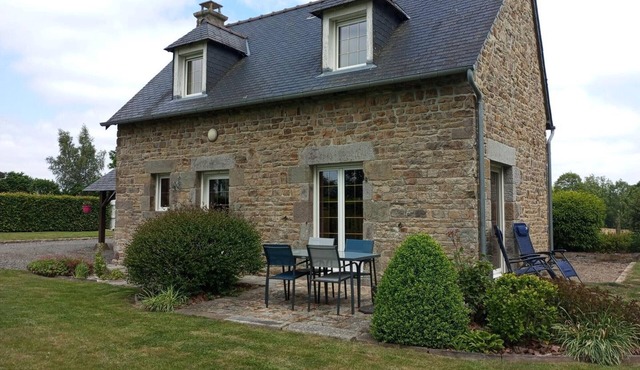 Charming Cottage for 2 in La Bloutière