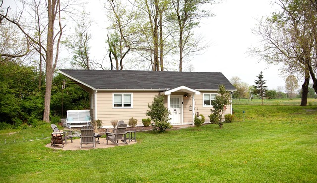 Charming Cottage Farm Stay w/King Bed: Country Views-Pet Friendly!