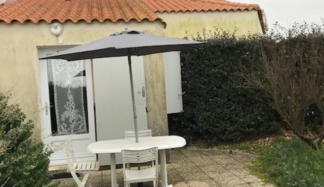 Charming cottage for 4 at 30m from the beach in Barbâtre