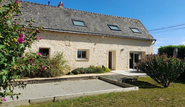 Charming cottage for 6 near Angers, countryside tranquility