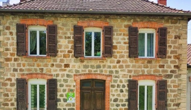 Charming cottage for 6 people in Néronde