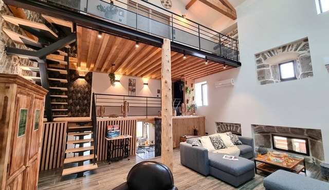 Charming Cottage for 6 with Garden and Spa in Champdieu