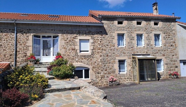 Charming Cottage for 6 with Terrace and Wifi