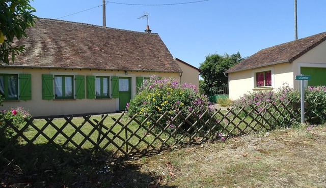 Charming Cottage with Garden, Bikes & Fireplace Near Le Mans