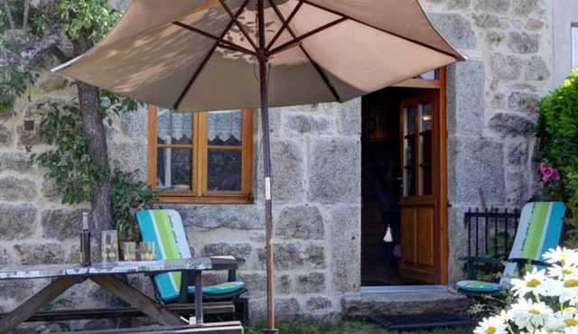 Charming Cottage with Garden in Estivareilles