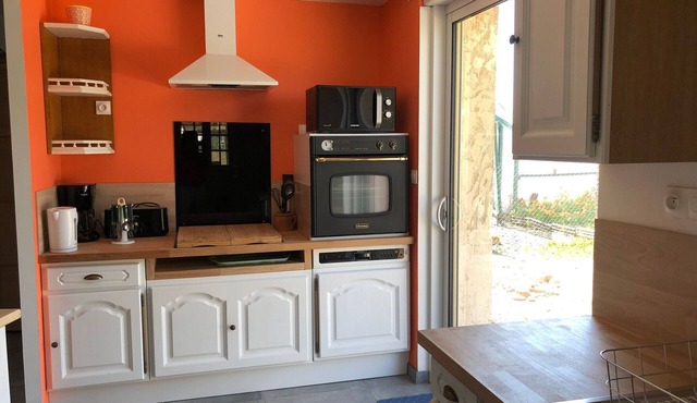 Charming Cottage Steps from Le Mans Circuit - Comfort, Amenities, and Parking