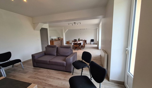 Charming Cottage with Terrace & Garden in Quiet Village near Châteauroux