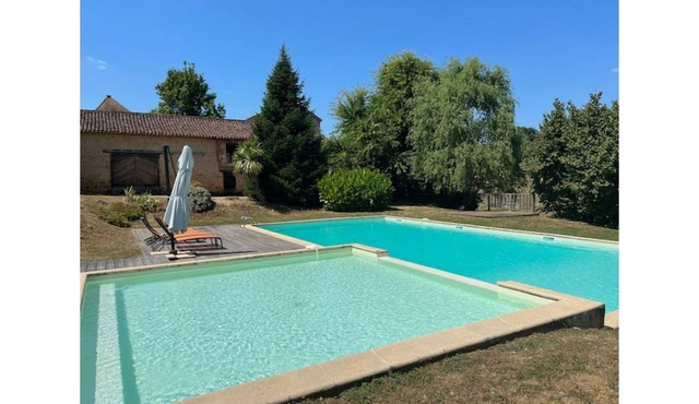 Charming cottage with swimming pool in Périgord Noir near Sarlat