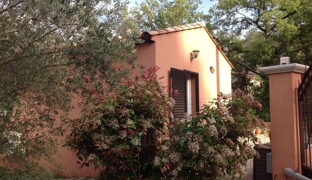 Charming cottage between sea and mountains
