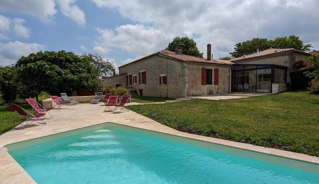 Charming Cottage with Heated Pool, Terrace, and Enclosed Garden in Aubeville