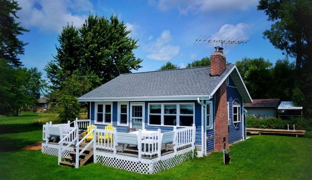 Charming Cottage Getaway near Lake Poygan in Fremont, Wisconsin