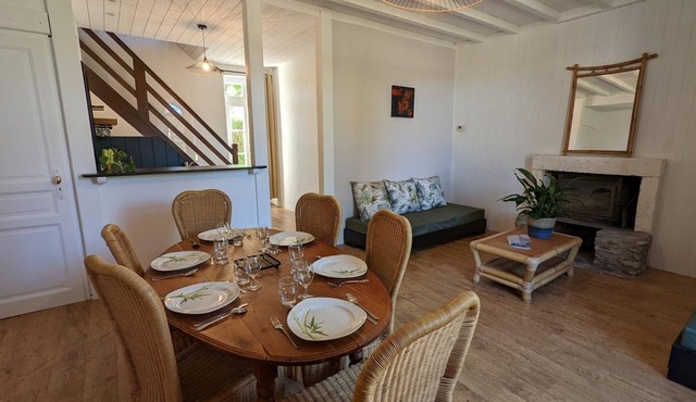 Charming Cottage: Heated Pool, Garden, BBQ, Family Friendly, Free WiFi, Near Nature.