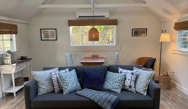 Charming Cottage hidden in town!