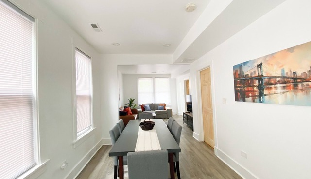 Charming Cottage Home Near Little Italy & UIC