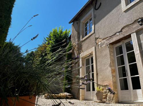 Charming Cottage in Chateau les Roches gardens