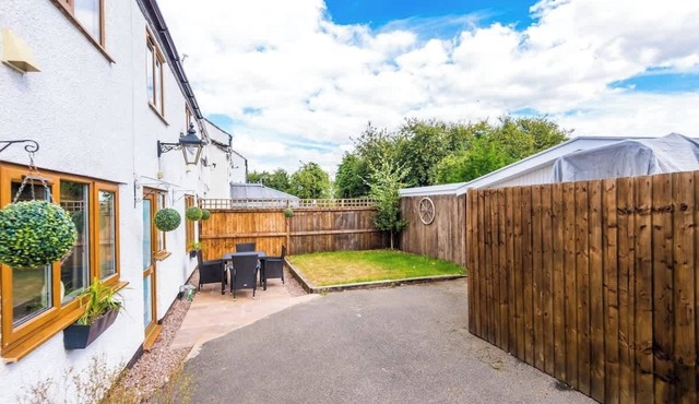 Charming cottage, ideal for Families, Free Parking