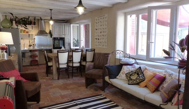 Charming Cottage in 17th Century Farm with Internet