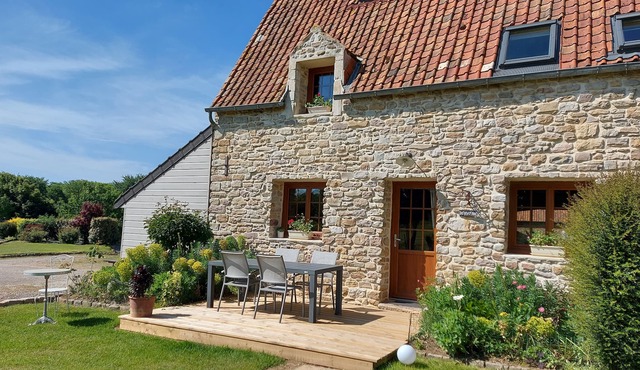 Charming cottage in a manor house of the sixteenth century 5 minutes from the sea.
