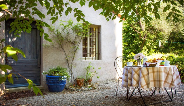 CHARMING COTTAGE IN A LARGE GARDEN