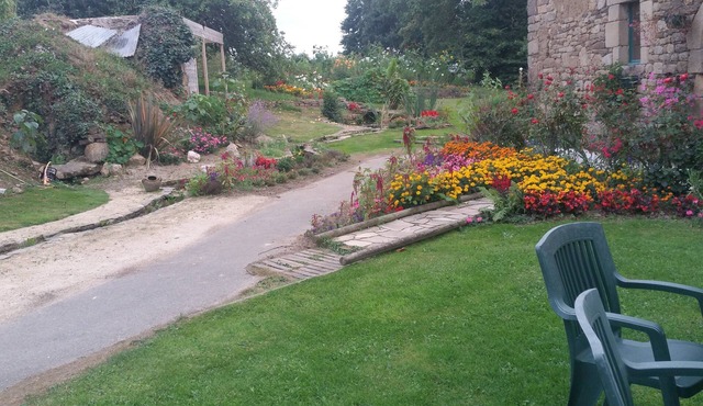 charming cottage in a manor of almost 1000 years