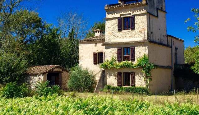 charming cottage in an 18th century dovecote, 4 to 6 people