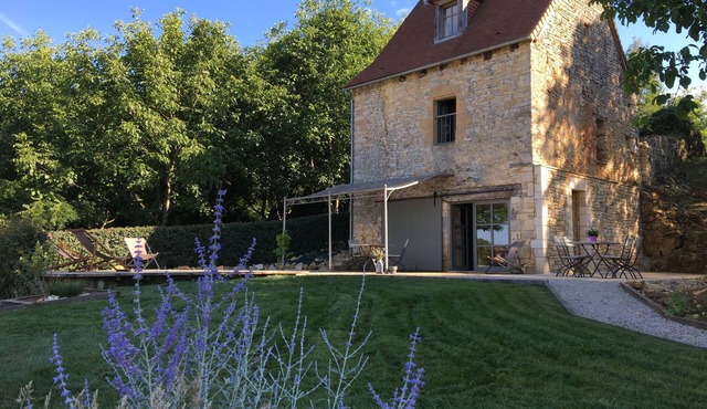 Charming cottage in black Perigord