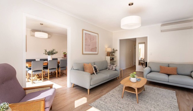 Charming Cottage in Beautiful Hampton