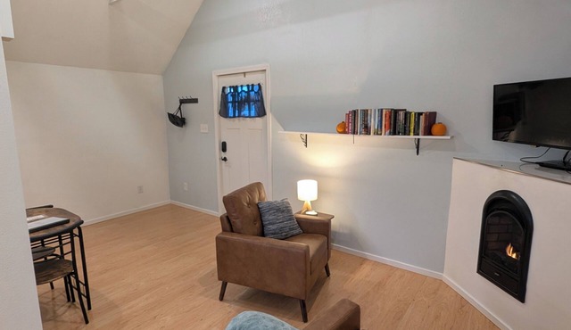 Charming Cottage in Central Salem