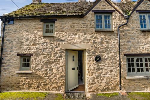 Charming Cottage in Cotswolds Riverside Village