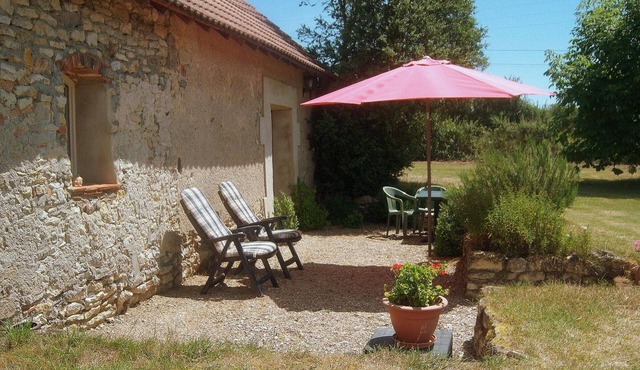 Charming cottage in Lurcy-Lévis with air conditioning and garden