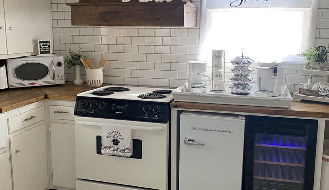 Charming cottage in Girard with WiFi and AC - perfect getaway