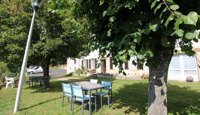 Charming cottage in Lorcières with TV, BBQ, and pet-friendly