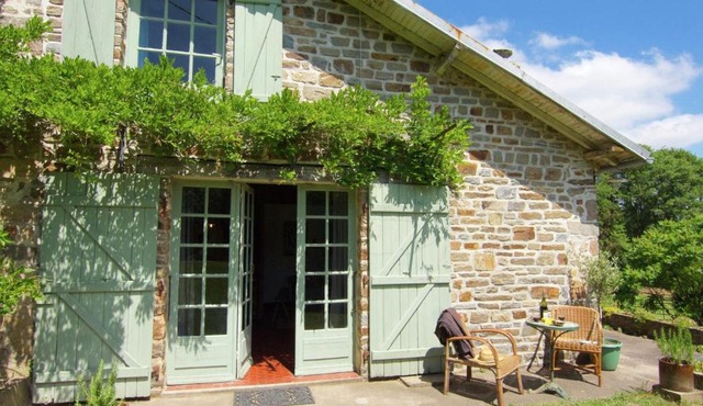 Charming Cottage in Ladignac le Long with Garden