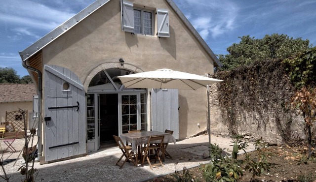 Charming cottage in Montagney with terrace and park, pets allowed, private parking