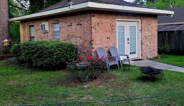 Charming cottage in marvelous Hammond with AC, WiFi