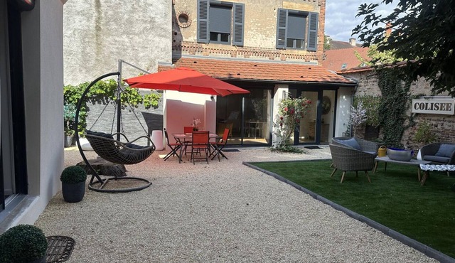 Charming Cottage in Moulins Centre, Garden, Terrace, and Modern Amenities