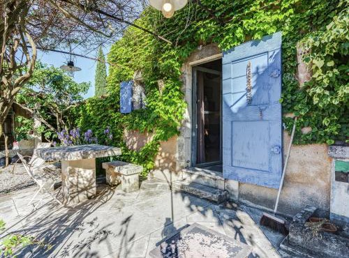 Charming Cottage in Oppède amidst Vineyards