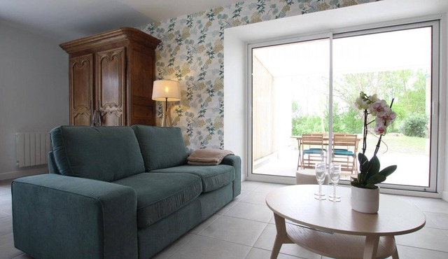 Charming cottage in Portbail, shared garden and private terrace