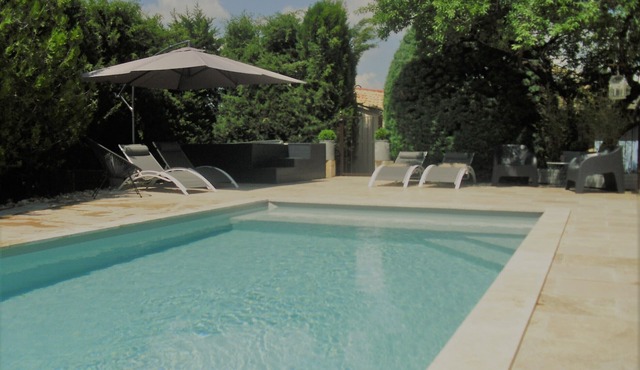 charming cottage in Provencal farmhouse with pool and SPA