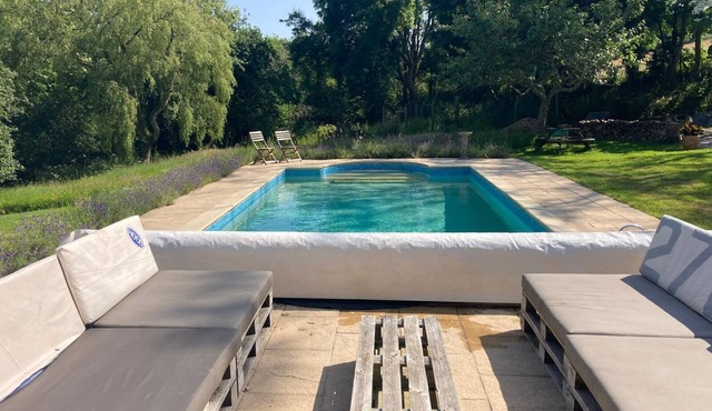 Charming cottage in quiet village near the Helford River