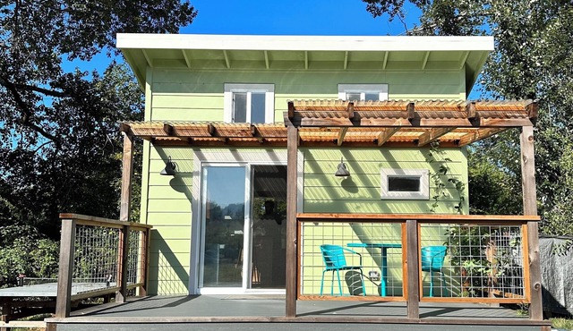 Charming cottage in sunny Blue Lake