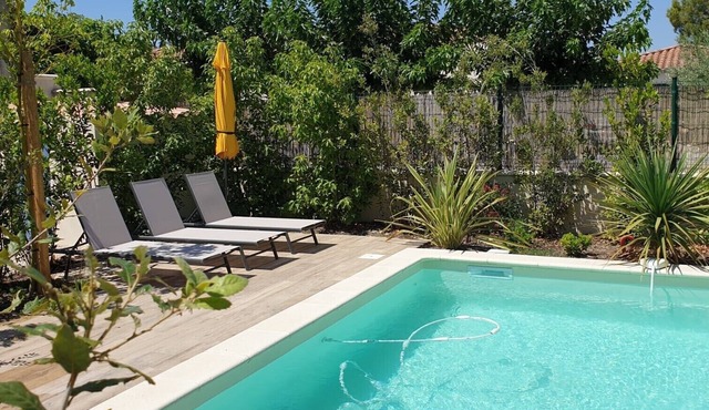 Charming cottage in Saint Remy de Provence, 4-5 people with pool and garden