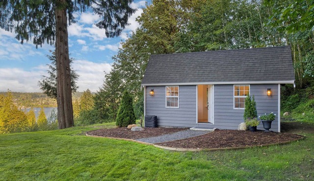 Charming Cottage in Serene Poulsbo with WiFi access