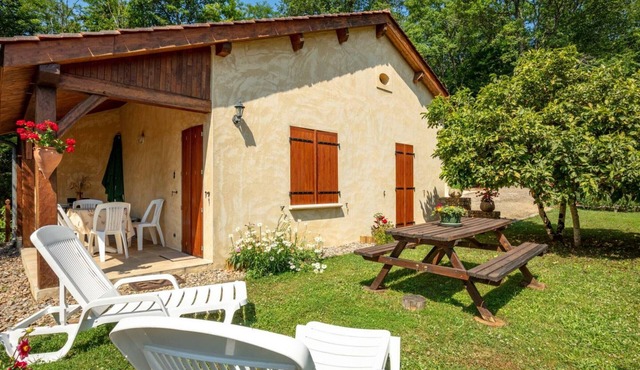 Charming Cottage in the Heart of Vézère Valley with Terrace, BBQ, and WiFi