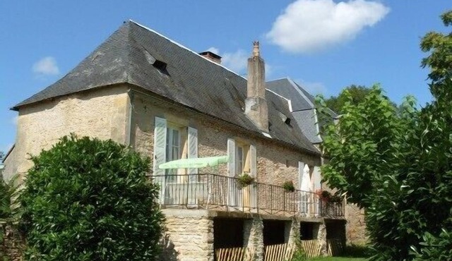 Charming cottage in the heart of the black perigord with swimming pool