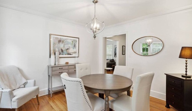 Charming Cottage in the heart of Buckhead