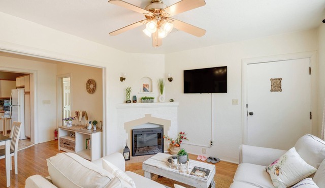 Charming Cottage in Oleander/Sunset Neighborhood