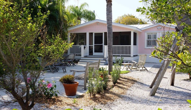 Charming Cottage in the Historic Village in Boca Grande
