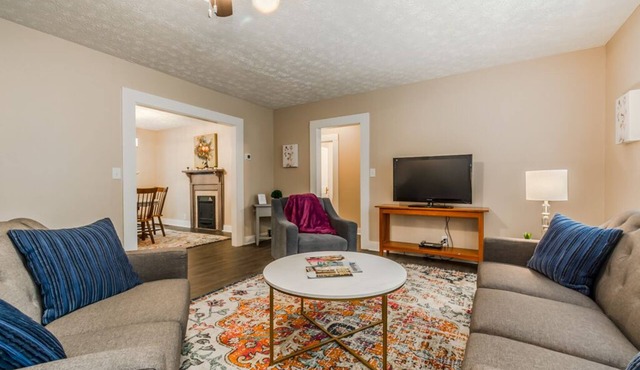 Charming Cottage in Historic Downtown Clarkesville